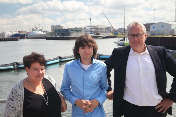 Sharon Dijksma, Dutch Minister for the Environment, Boyan Slat, CEO and Founder of The Ocean Cleanup and Peter Berdowski, CEO of Boskalis at the unveiling of the North Sea Prototype, June 22, 2016