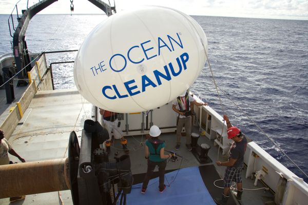 Crew with visual survey balloon on the deck of Mega Expedition mothership the R/V Ocean Starr.