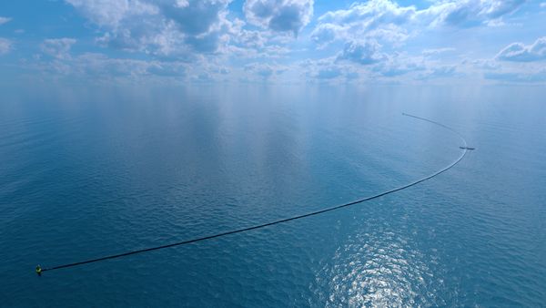 The Ocean Cleanup computer rendering, aerial side view. Credits: Erwin Zwart / The Ocean Cleanup