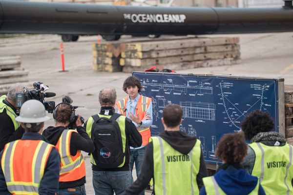 Boyan Slat being interviewed by media on the Alameda assembly yard, April 2018